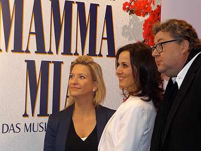 Produzentin Kerstin Schnitzler, "Donna" Carina Sandhaus und Theaterleiter Dirk Börgers 